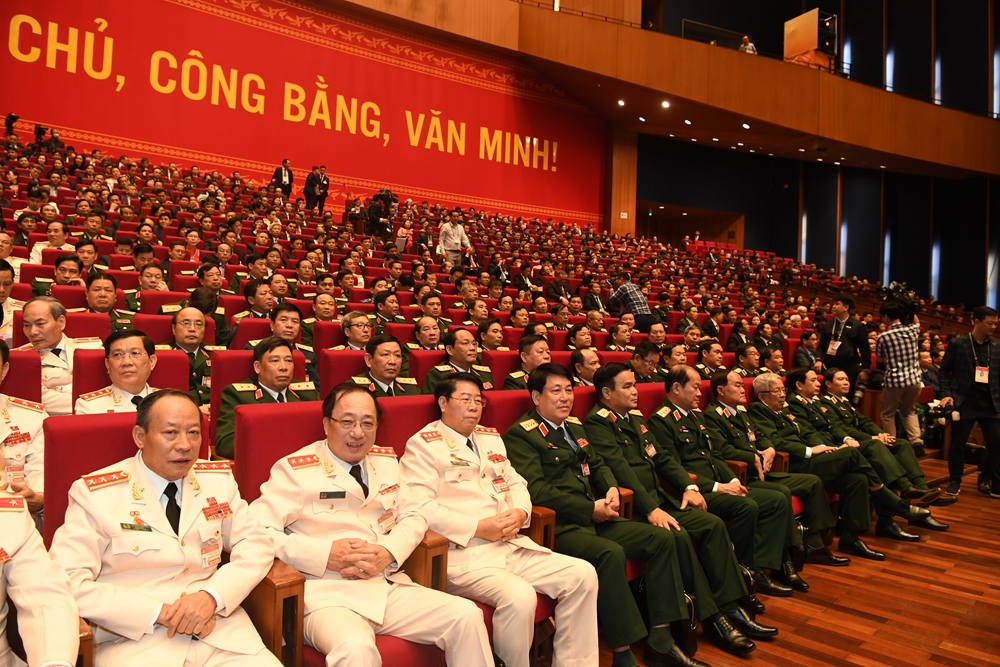 Các đại biểu đoàn Đảng bộ Công an Trung ương và đoàn Đảng bộ Quân đội tham dự phiên họp trù bị.